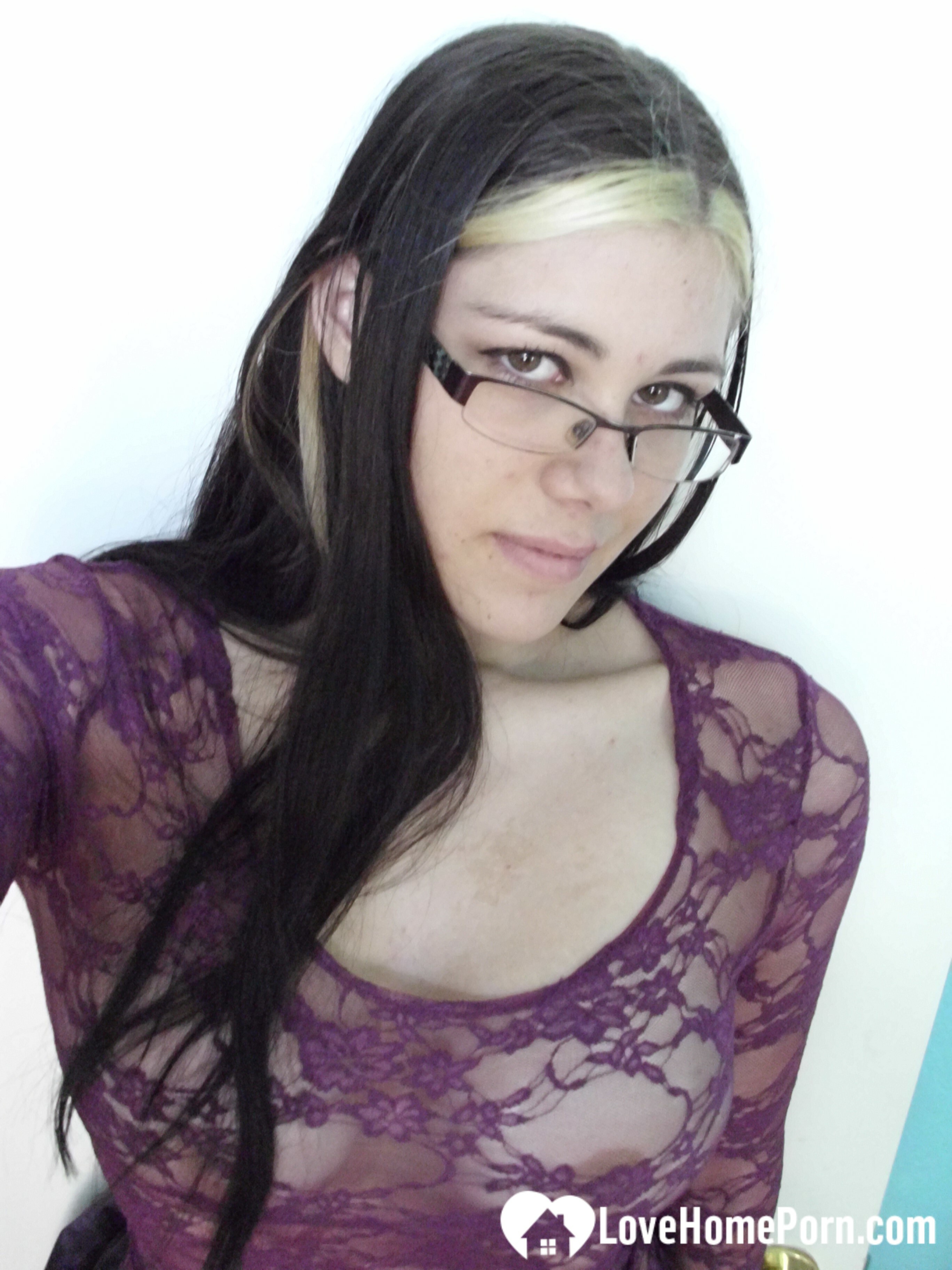 Nerdy chick spreads her legs before masturbating — 58