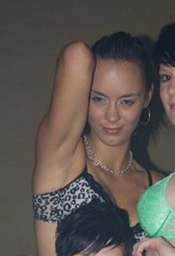 British UK girls showing sexy shaven armpits — 41