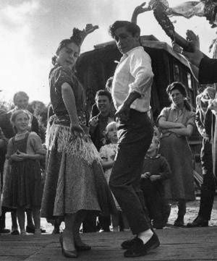 Vintage Gypsy Dancers — 19