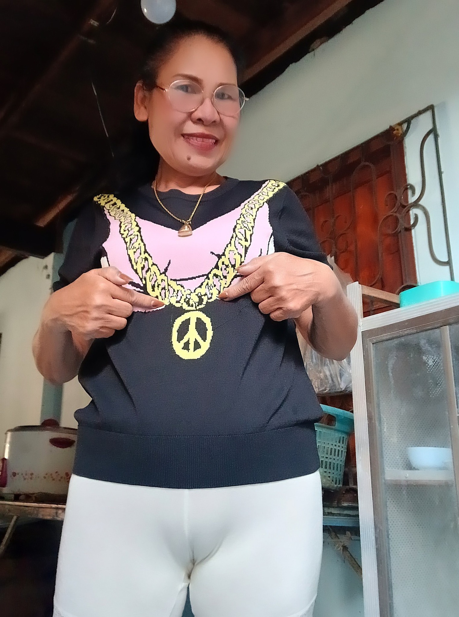 Indonesian Mature Camel Toe — 9