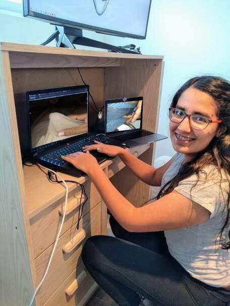 AMIGAS VIENDO MIS FOTOS Y VDEOS DE MANOSEOS — 11