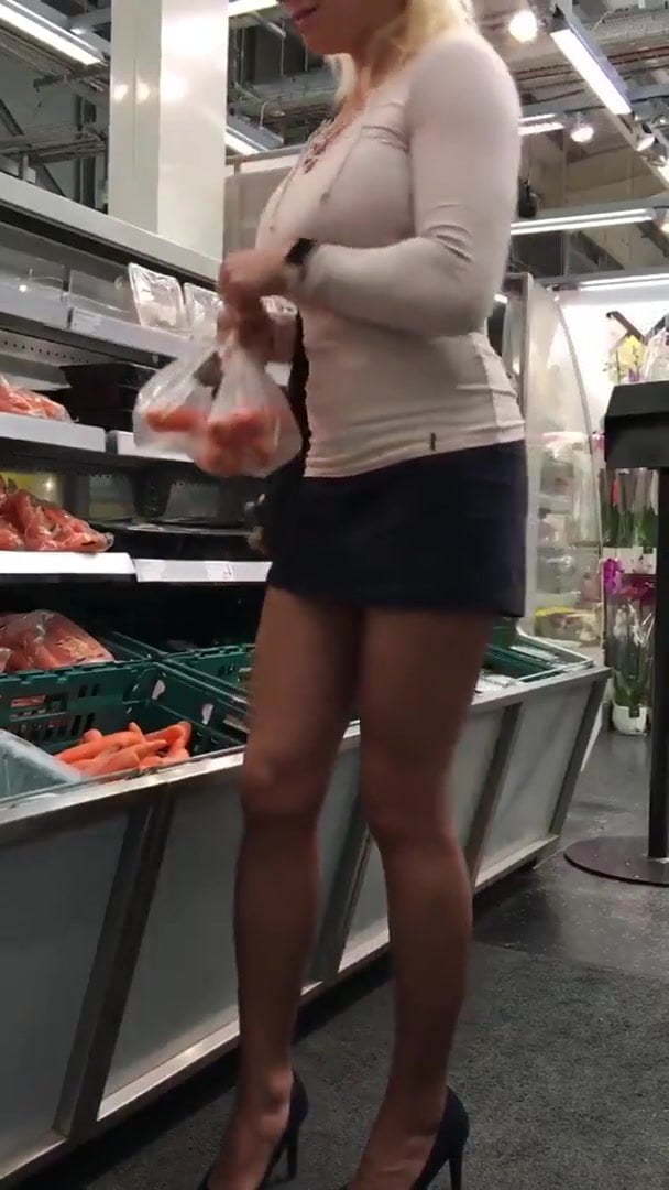 Sexy,candid,blonde,brunette,legs,shorts — 46