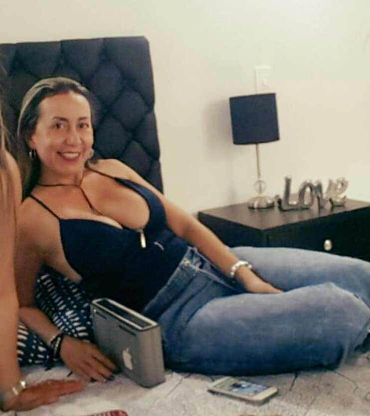 Nuestras amigas...vestidas y desnudas... — 10