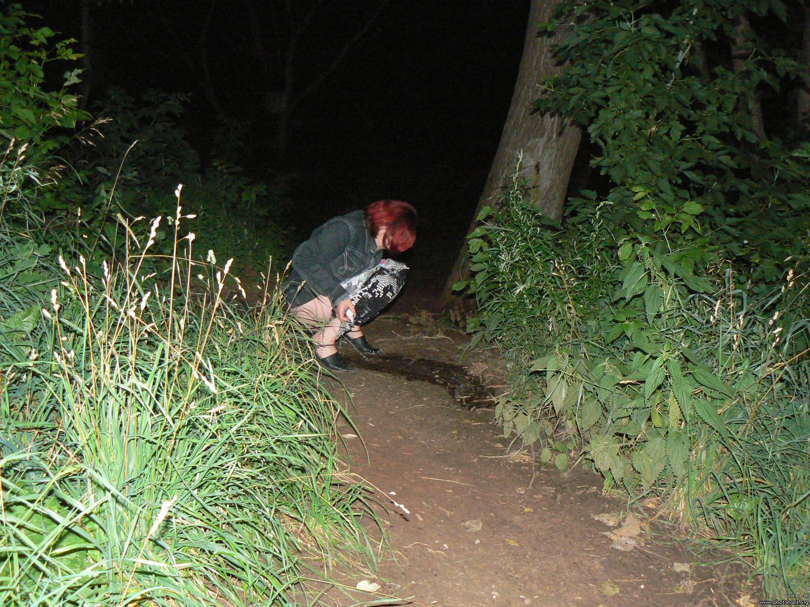 Girls Going to the Toilet Outdoors — 12