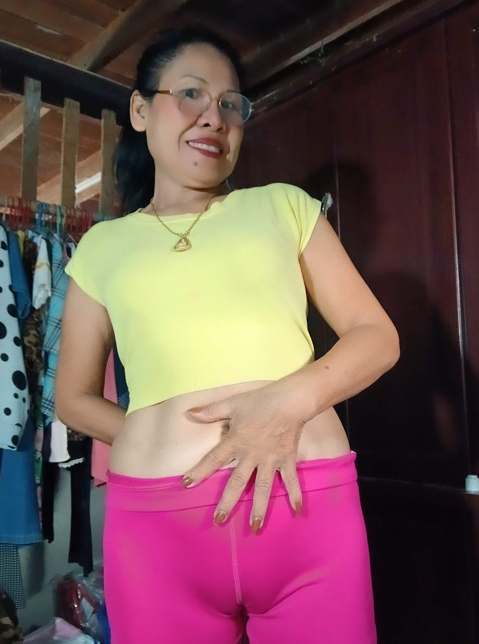 Indonesian Mature Camel Toe — 6