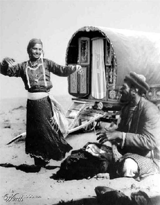 Vintage Gypsy Dancers — 10