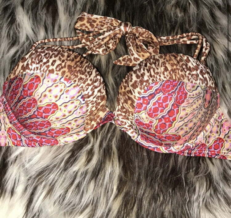 Big tits MILFS Selling Their Bombshell Bras — 10